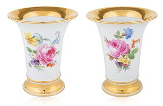 A PAIR OF GERMAN PORCELAIN FLORAL VASES, MEISSEN, EARLY 19TH CENTURY 