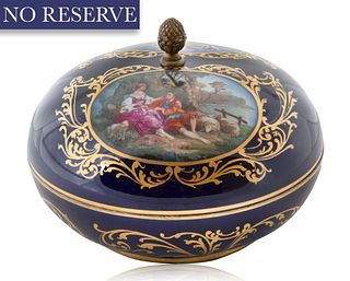 LARGE VANITY BOX, VALNY, LIMOGES CHATEAU DES TUILERIES, FRANCE, EARLY 20TH CENTURY 