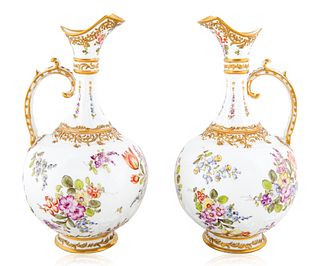 A PAIR OF FRENCH SAMSON STYLE PORCELAIN FLORAL EWERS, LATE 19TH CENTURY 