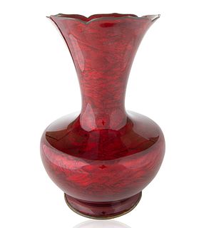 A PIGEON BLOOD RED ENAMEL VASE, MOST-LIKELY JAPANESE, LATE 19TH-EARLY 20TH CENTURY 