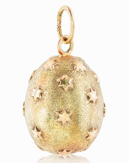 A FABERGE YELLOW GOLD EGG PENDANT, ST. PETERSBURG, 1908-1927