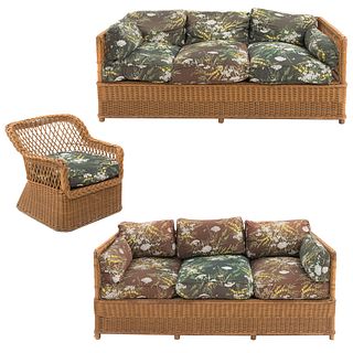 Sala. Siglo XX. Elaborada en madera y mimbre tejido. Consta de: sillón y par de sofás de 3 plazas. Con asientos acojinados.