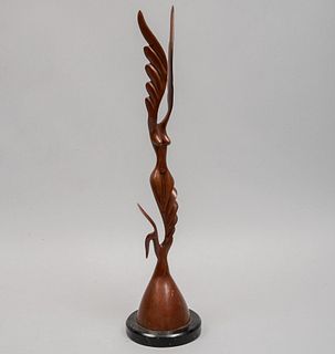 ROSA MARÍA CELORIO "ROSCEL". Figura alada Firmada y fechada '98. Fundición en bronce P/A. Con base de mármol negro. 53 cm altura