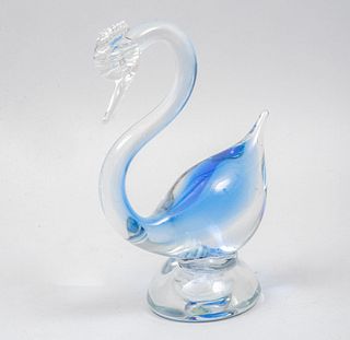 Garza. Siglo XX. Elaborada en cristal de Murano. Acabado sommerso en color azul. 29 cm altura
