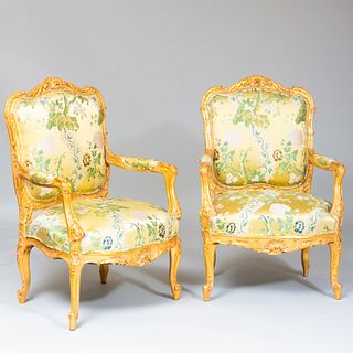Pair of Louis XV Style Giltwood Fauteuils Ã  la Reine, of Recent Manufacture