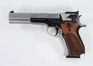 Smith & Wesson Model 952-2 Semi-automatic Pistol