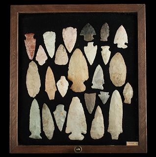 Lot of 25 Native American Midwestern Stone Arrowheads