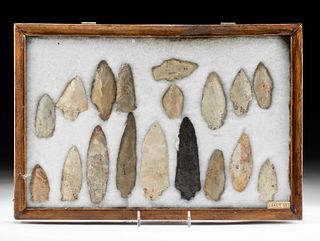 Lot of 18 Native American Missourian Stone Arrowheads