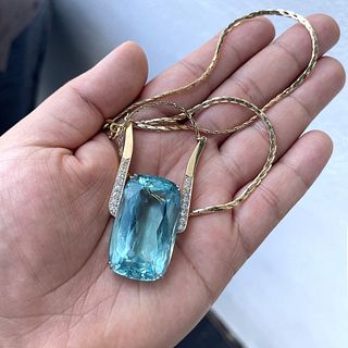 GIA Aquamarine Pendant Necklace
