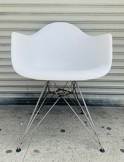 Set of 4 Eames Eiffel Armchairs With Molded Seats