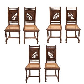Lote de 6 sillas. Francia. Siglo XX. Estilo Bretón. En talla de madera de roble. Con respaldos semiabiertos y asientos de bejuco.