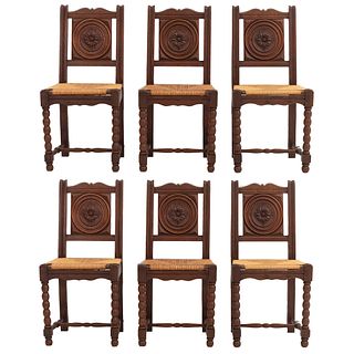 Lote de 6 sillas. Francia. Siglo XX. En talla de madera de roble. Con respaldos semiabiertos y asientos de palma tejida.