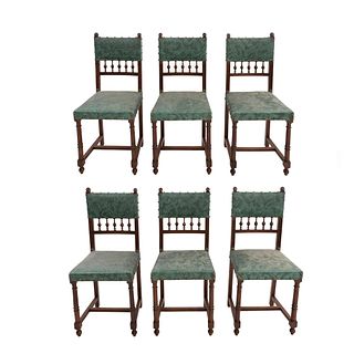 Lote de 6 sillas. Francia. SXX. Estilo Enrique II. En madera de nogal. Con respaldos semiabiertos y asientos en tapicería color verde.