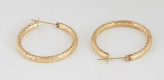 Pair of 18K Yellow Gold Hoop Earrings, with grooved decoration, Dia.- 1 1/2 in., Wt.- .08 Troy Oz.
