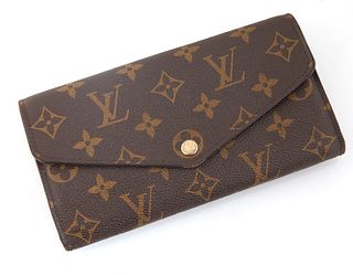 Louis Vuitton Sarah New 16 Slots, the brown monogram coated canvas with a golden brass snap, opening to three card holder compartments, one zip pouch,