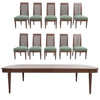 Comedor. Siglo XX. En talla de madera. Consta de: Mesa y 10 sillas. 76 x 298 x 146 cm Piezas: 11
