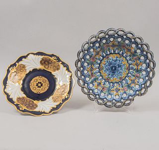 Lote de 2 centros de mesa. Alemania y Portugal. Siglo XX. Elaborados en porcelana y cerámica. Marca Weimar y R.B. Alcobaca.