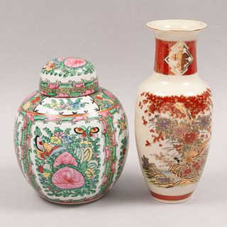 Tibor y jarrón. Japón y Hong Kong. Siglo XX. Elaborados en porcelana. Decorados con elementos vegetales, florales, orgánicos.