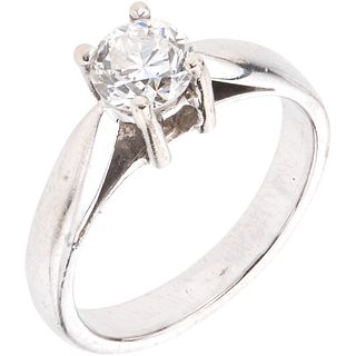SOLITAIRE RING WITH DIAMOND IN 14K WHITE GOLD 1 Brilliant cut diamond ~0.60 ct Clarity: SI1-SI2. Weight: 4.2 g. Size: 6 ½