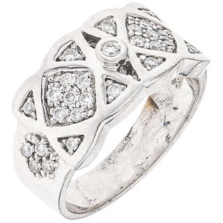 RING WITH DIAMONDS IN 12K WHITE GOLD 31 Brilliant cut diamonds ~0.45 ct. Weight: 7.6 g. Size: 7 ¼