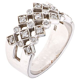 RING WITH DIAMONDS IN 14K WHITE GOLD 21 Brilliant cut diamonds ~0.40 ct. Weight: 7.1 g. Size: 7