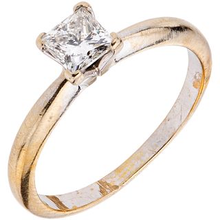 SOLITAIRE RING WITH DIAMOND IN 14K WHITE GOLD 1 Princess cut diamond ~0.40 ct Clarity: SI1-SI2. Weight: 2.2 g. Size: 5 ½
