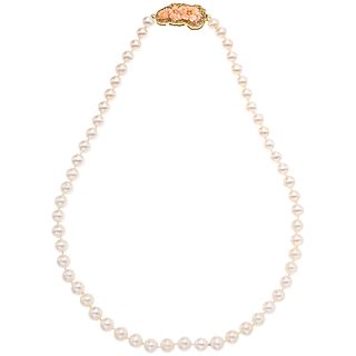 CHOKER WITH CULTURED PEARLS WITH 14K YELLOW GOLD CLASP WITH CORAL AND DIAMONDS 1 pink coral and 27 diamonds