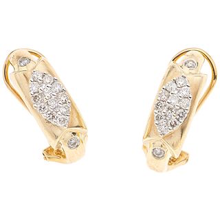 PAIR OF EARRINGS WITH DIAMONDS IN 14K YELLOW GOLD 28 Brilliant cut diamonds ~0.70 ct. Weight: 6.0 g. Size: 0.2 x 0.7" (0.6 x 2.0 cm)