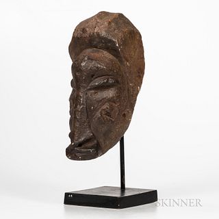 Sapi Commemorative Stone Head, Mahen Yafe