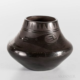 San Ildefonso Black-on-black Pottery Jar
