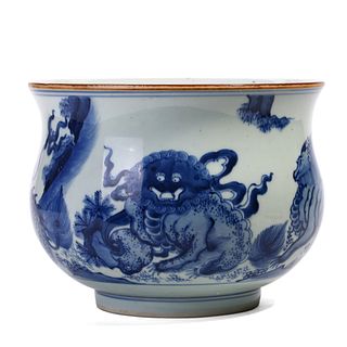 A CHINESE BLUE AND WHITE LION BRUSH WASHER