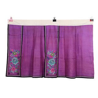 A PURPLE-GROUND EMBROIDERED FLOWERS SKIRT