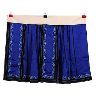A BLUE-GROUND EMBROIDERED FLOWERS SKIRT