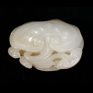 A WHITE AND RUSSET JADE FLOWERS AND BIRD PENDANT