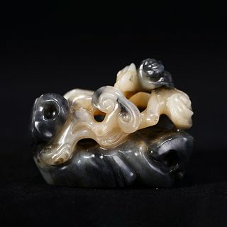 A BLACK AND WHITE JADE PENDANT