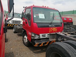 Camión Isuzu ELF500 2011