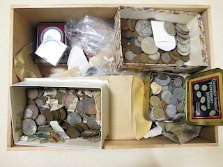 <p>A collection of coins, six silver 1977 crowns, two other silver coins and assorted world coinage