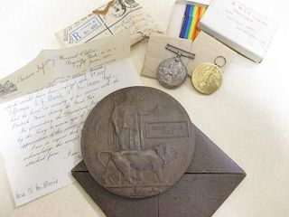 1914-18 medal, Victory medal and Memorial plaque awarded to 8037 Pte Ernest James Davis 13 London Re