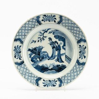 CHINESE BLUE & WHITE FIGURAL MOTIF PLATE