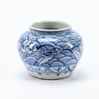 CHINESE SMALL BLUE & WHITE OCEAN MOTIF POT
