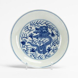 CHINESE SMALL BLUE & WHITE DRAGON MOTIF PLATE
