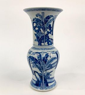 CHINESE QING STYLE BLUE AND WHITE FENGWEIZUN VASE