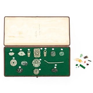 MAINLY JADE CARVINGS AND FRAGMENTS IN BOX, 21 PC.