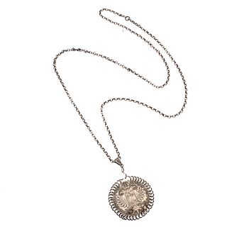 Collar y medalla M-Theresia. D. G. en plata .925. Peso: 49.7 g.