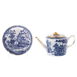 Chinese Export Nanking Teapot & Saucer