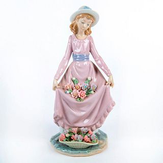 Flower Curtsey 1005027 - Lladro Porcelain Figurine