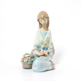 Flower Song 1007607 - Lladro Porcelain Figurine