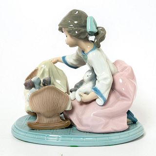 A Cradle of Kittens 1005784 - Lladro Porcelain Figurine