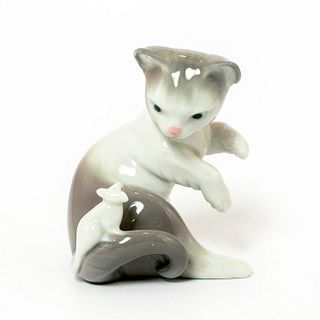 Cat and Mouse 1005236 - Lladro Porcelain Figurine