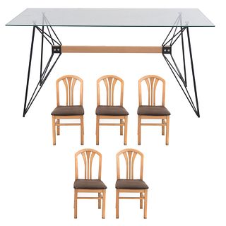 Comedor. Siglo XXI. Consta de: Mesa. Estilo minimalista y 5 sillas. 76 x 160 x 80 cm Piezas: 6
